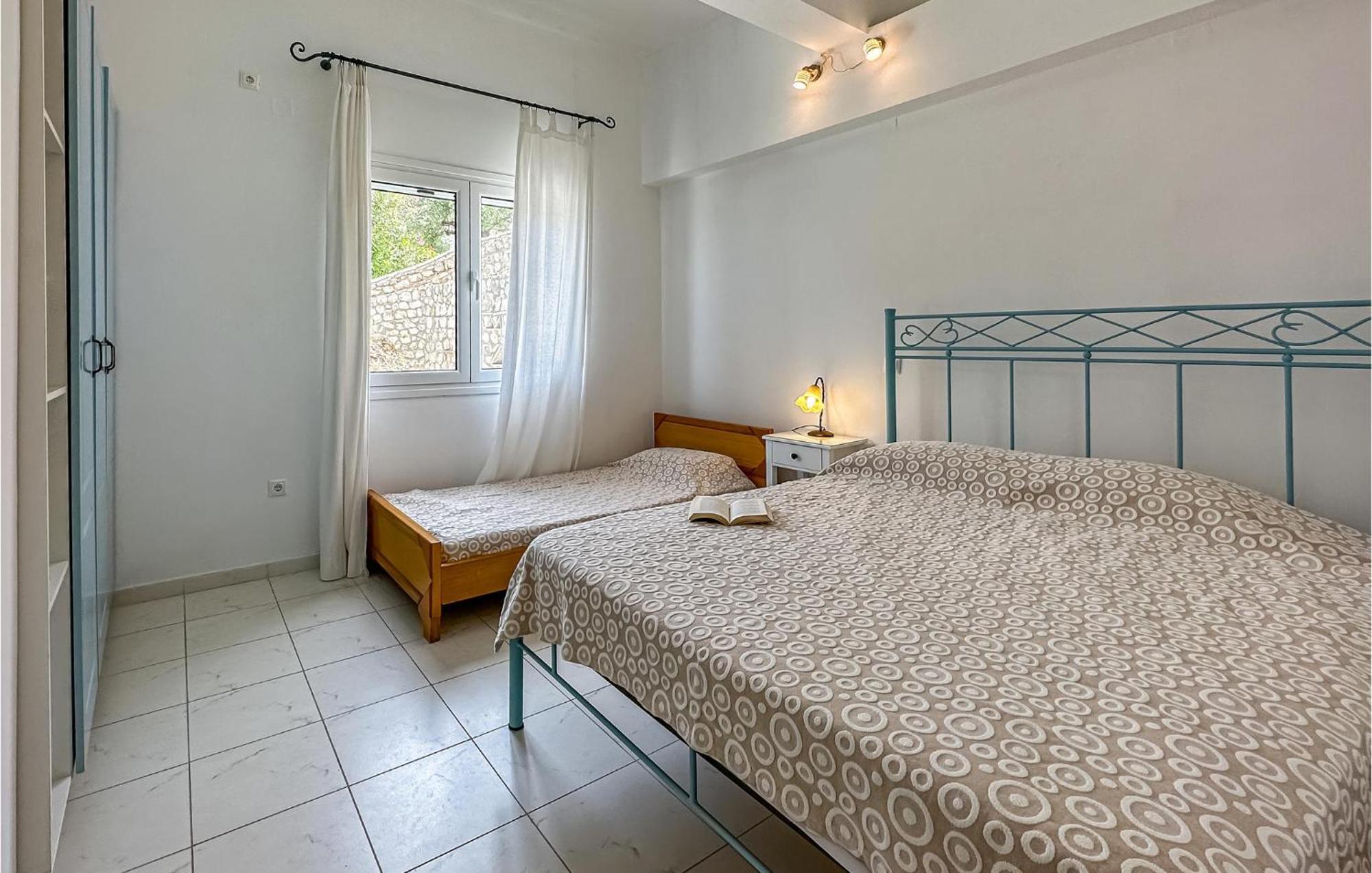 2 Bedroom Lovely Home In Каламата Екстер'єр фото