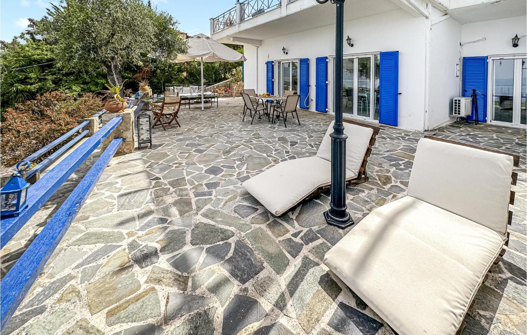 2 Bedroom Lovely Home In Каламата Екстер'єр фото